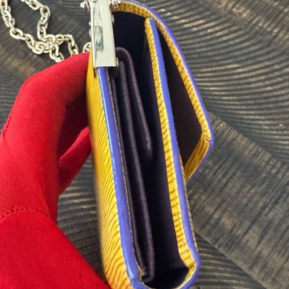 LOUIS VUITTON Epi Leather Yellow Porte Monnaie Billets Cartes Wallet
converted - Picture 6 of 12